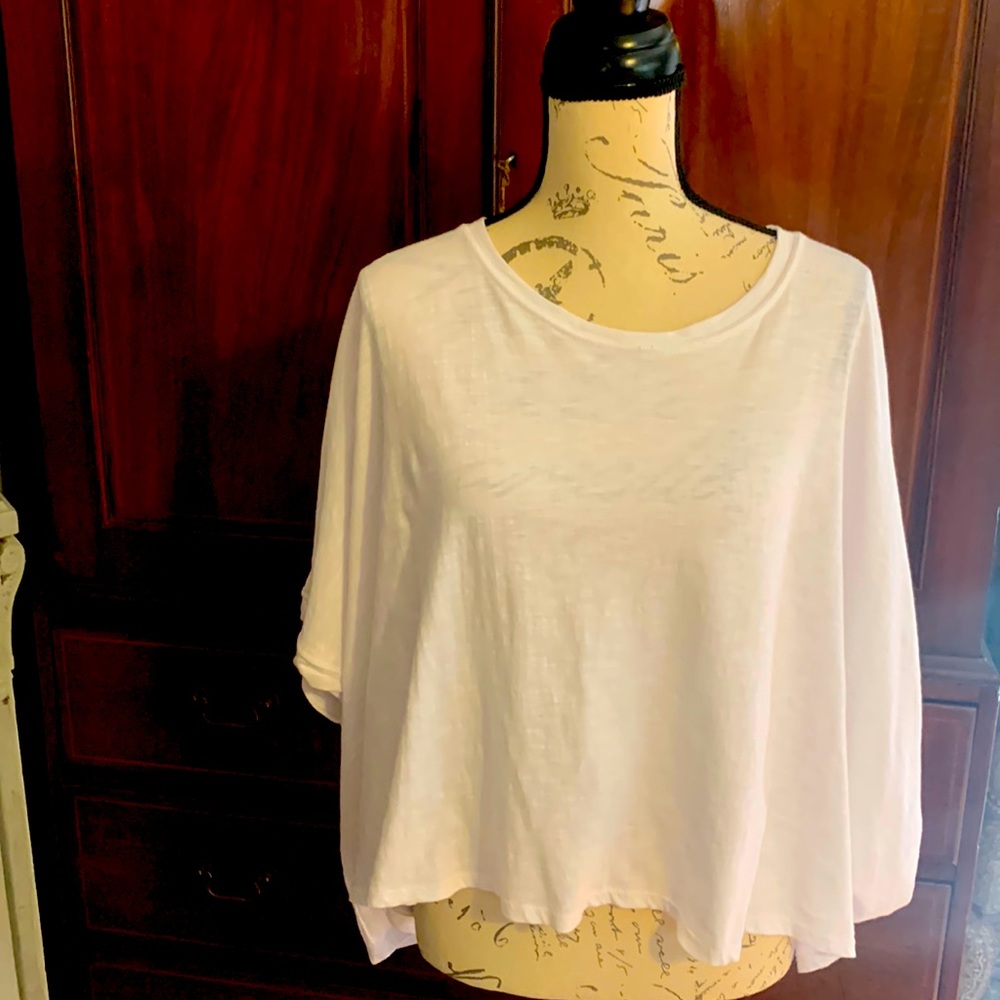 Jolie Flowy t shirt size large
